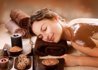 Relaksujący masaż gorącą czekoladą